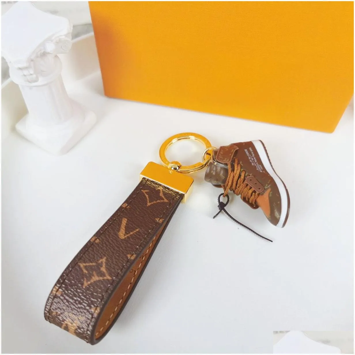 Designer Keychain Luxury Men Keyring Basketball Shoes Gold-Plated Buckle Alphabet Women Bag Wallets Car Leather Classic Drop Delivery Dh5Kf