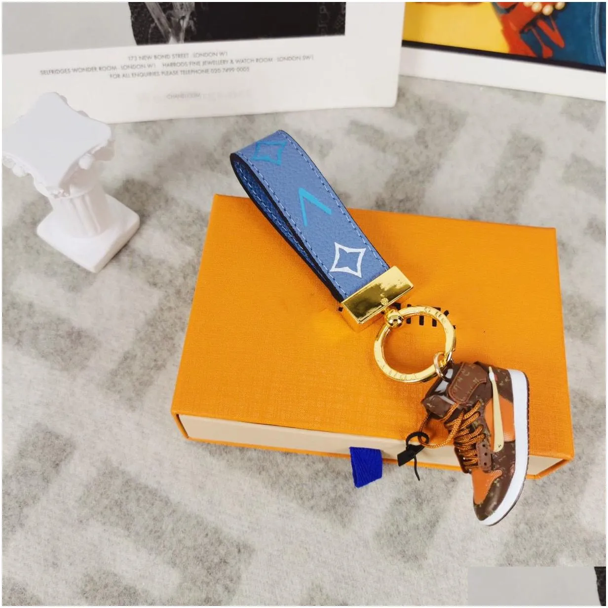 Designer Keychain Luxury Men Keyring Basketball Shoes Gold-Plated Buckle Alphabet Women Bag Wallets Car Leather Classic Drop Delivery Dh5Kf