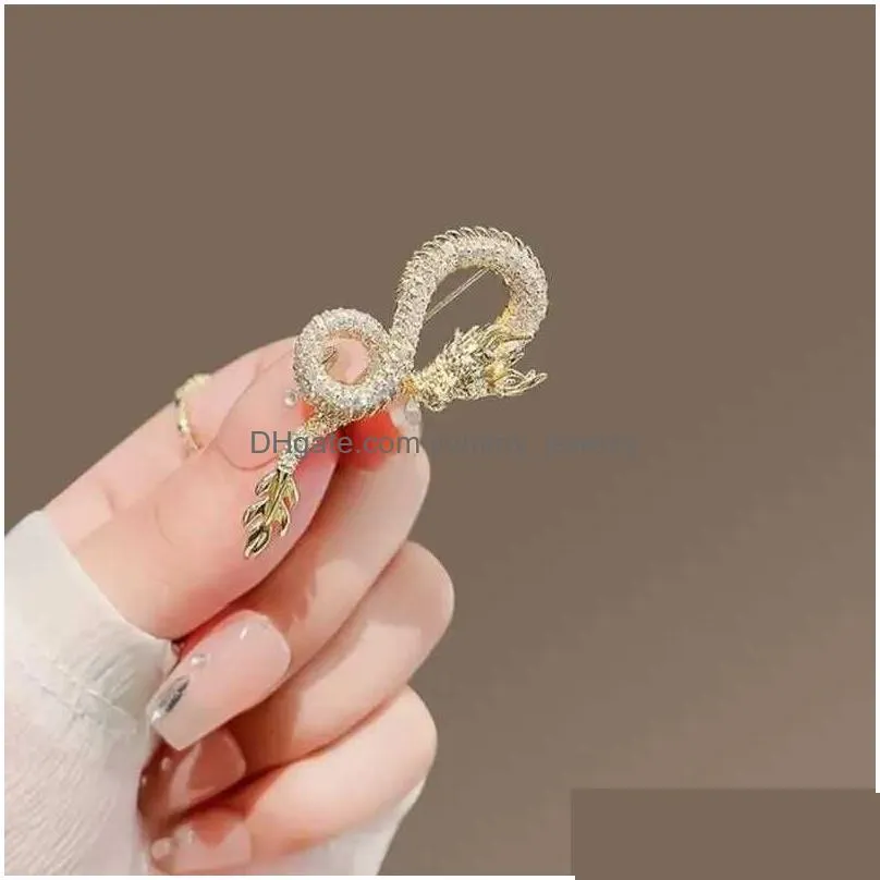 Pins, Brooches Pins Brooches Dragon Shape Brooch With Zircon Chinese Breastpin For Loved Ones Q231107 Drop Delivery Jewelry Dhihr