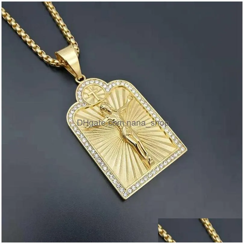 Pendant Necklaces Style Classic Christian Gold Plated Jesus Cross Medal Necklace Relius Prayer Metal Amet Jewelry Drop Delivery Dhn28