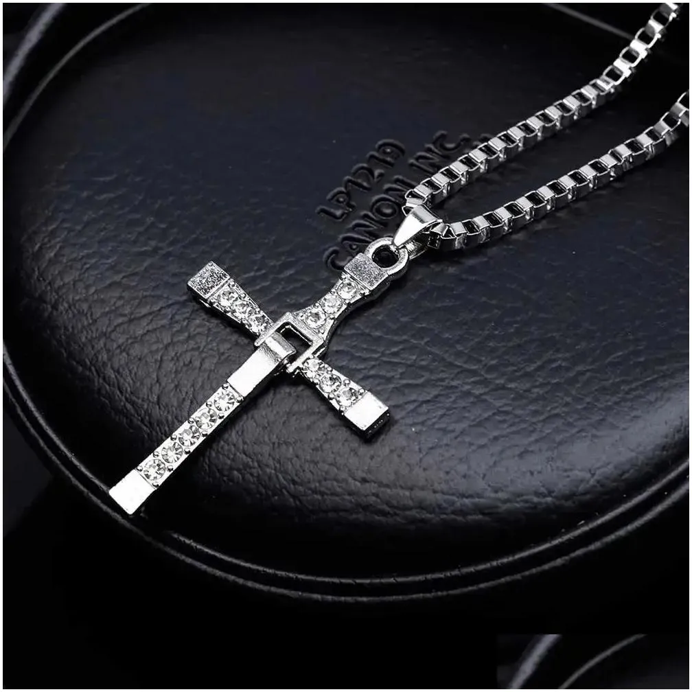 Pendant Necklaces Dominic Toretto The Fast And Furious Celebrity Vin  Item Crystal Jesus Men 14K White Gold Cross Pendant Neckla Dhs7A