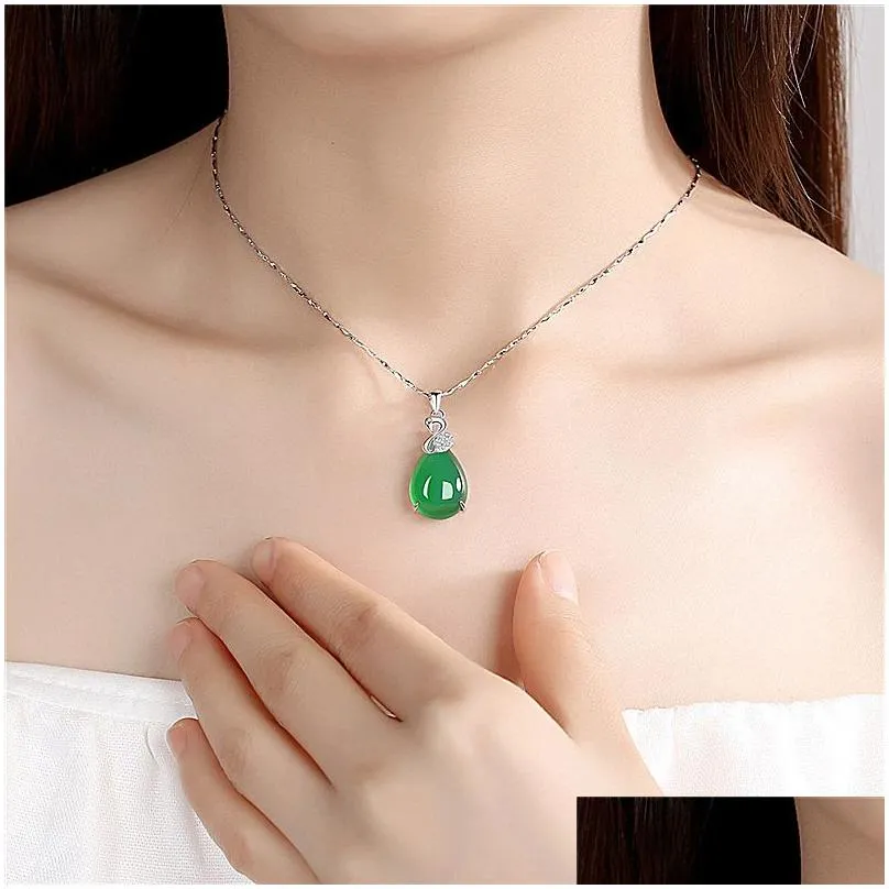 Pendant Necklaces Sier Necklaces Simple Quaint Chrysoprase Pendant Noble White Elegant Jasper Mothers Day Gift Necklace Drop Delivery Dhjzh