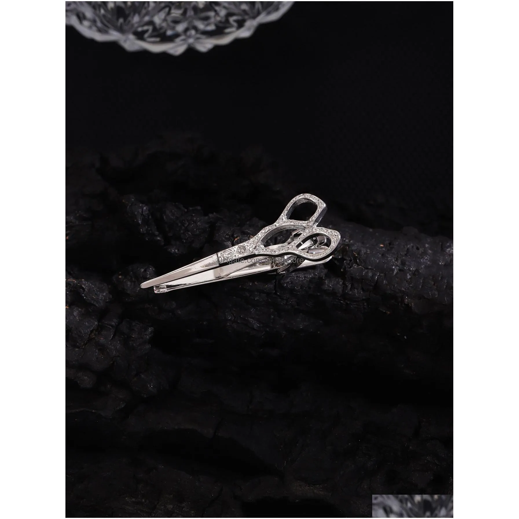 mens fashionable scissors-shaped tie clip with sparkling crystal accents