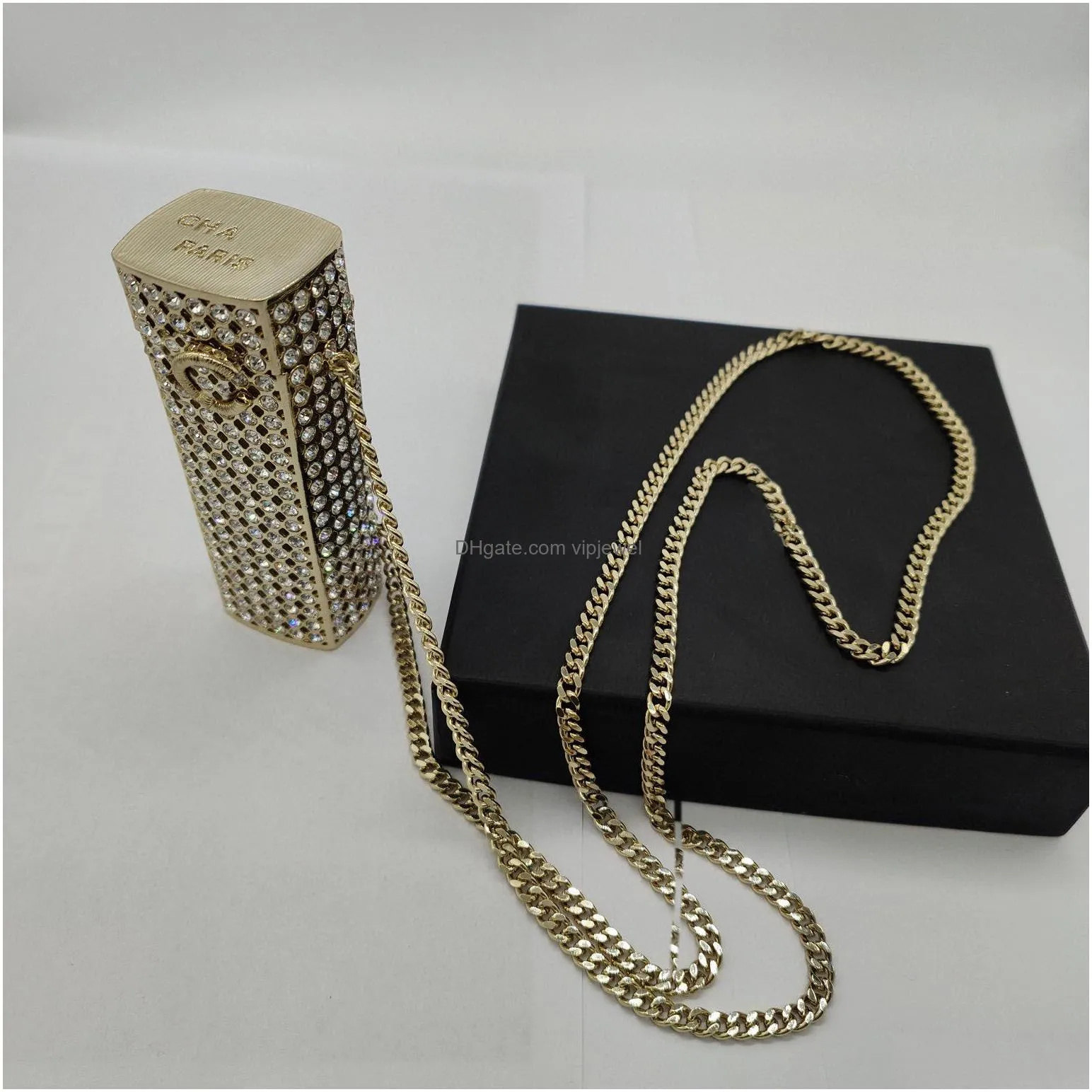 2023 luxury quality renctangle shape pendant sweater necklace with long chain and sparkly diamond in 18k gold plated have box stamp