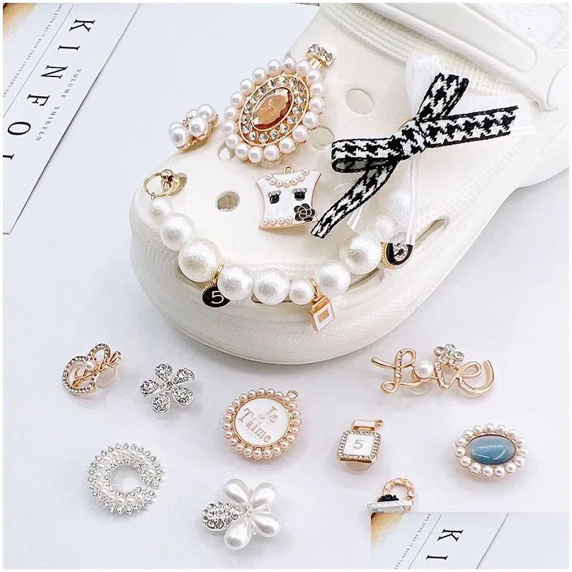 shoe parts accessories random style brand designer clog charms bling girl gift for clog decoration 230202