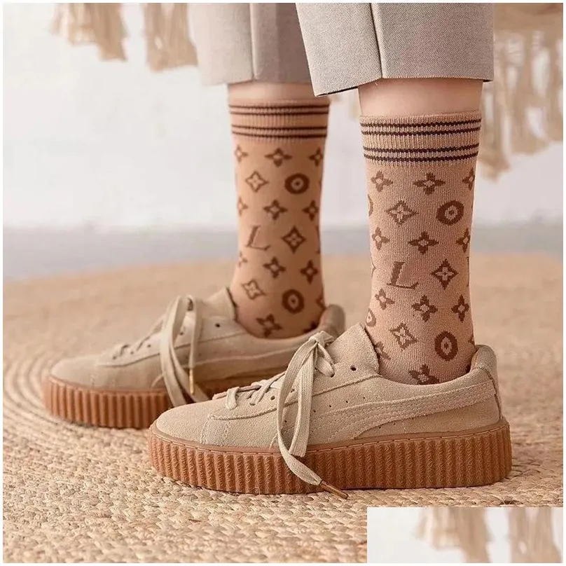 wholesale socks mens designer womens socks 100% pure cotton sports socks fashion amikaki mens and womens ankle socks cotton