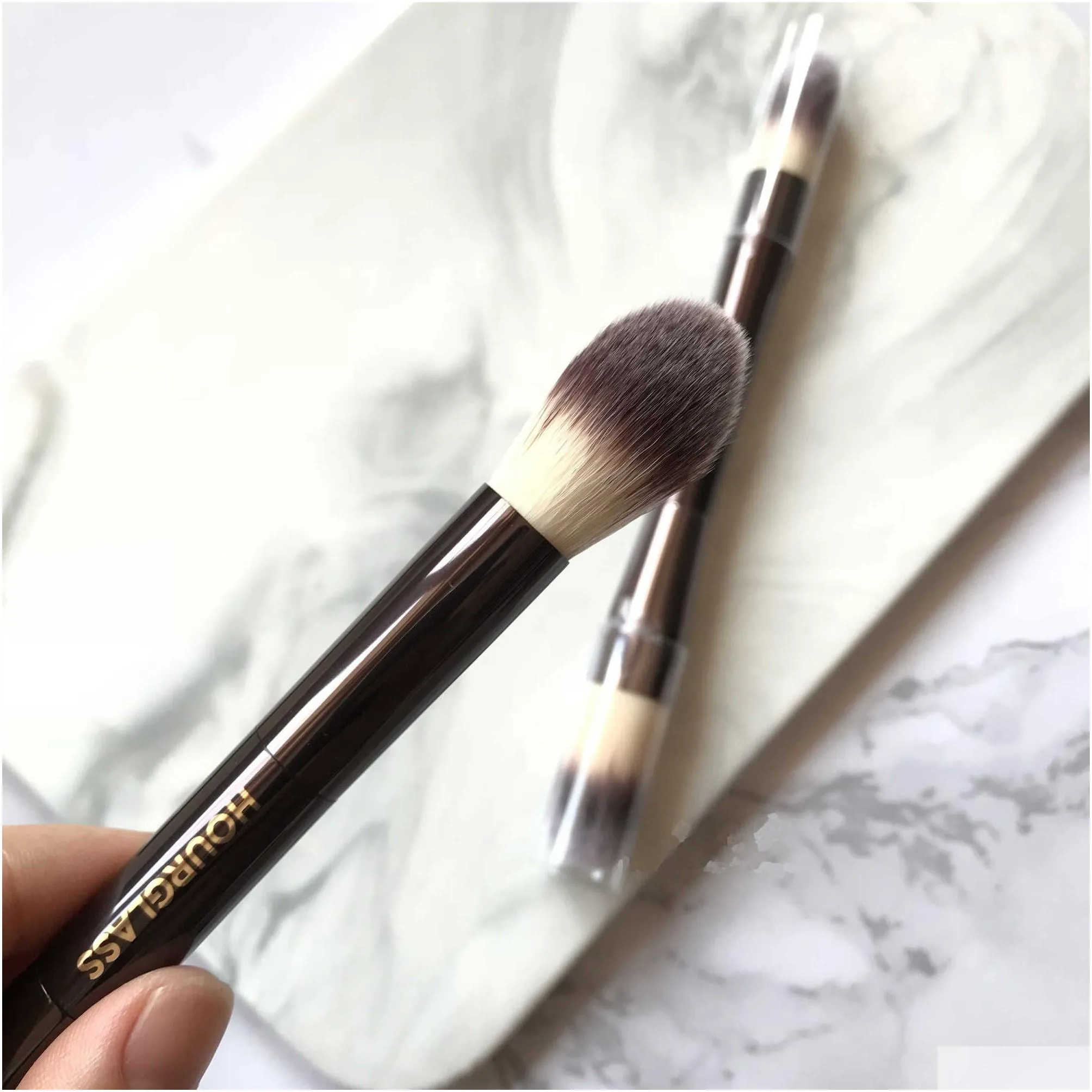 Makeup Brushes Hourglass Ambient Lighting Edit Brush Boxed Mti-Functional Face Bronzer Highlighter B Powder Cosmetic Drop Delivery H Dhfaz