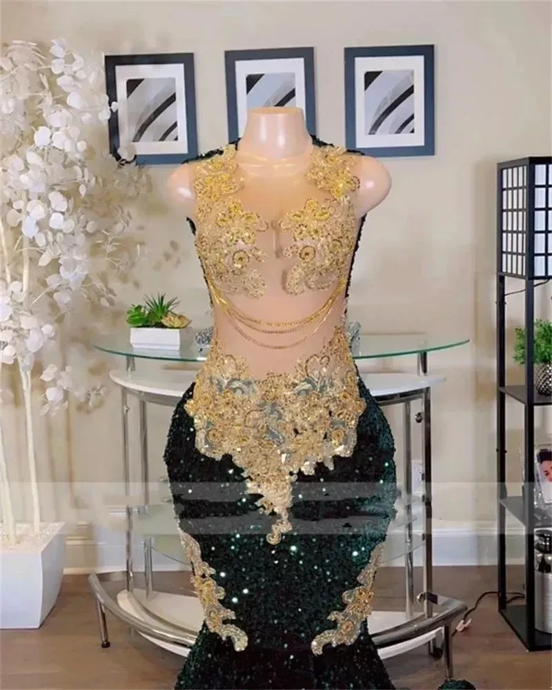 2024 Sexy Dark Green Prom Dresses Jewel Neck Illusion Sequined Lace Gold Appliques Crystal Beads Illusion Sequins Mermaid Evening Dress Prom Gowns Floor Length
