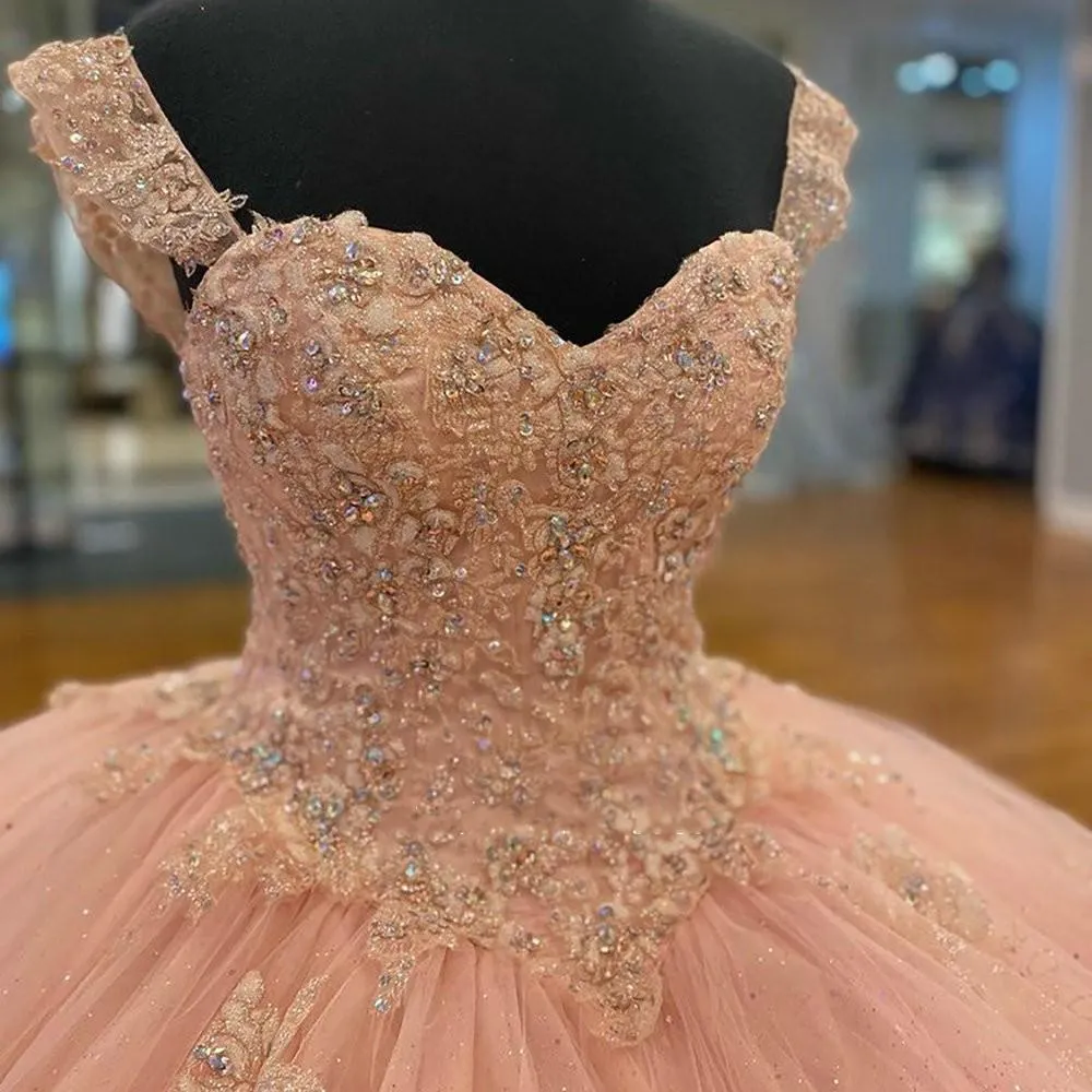 2024 Sexy Peach Quinceanera Dresses Ball Gown Spaghetti Straps Sweetheart Lace Appliques Crystal Beads Puffy Tulle Button Back Party Dress Prom Evening Gowns