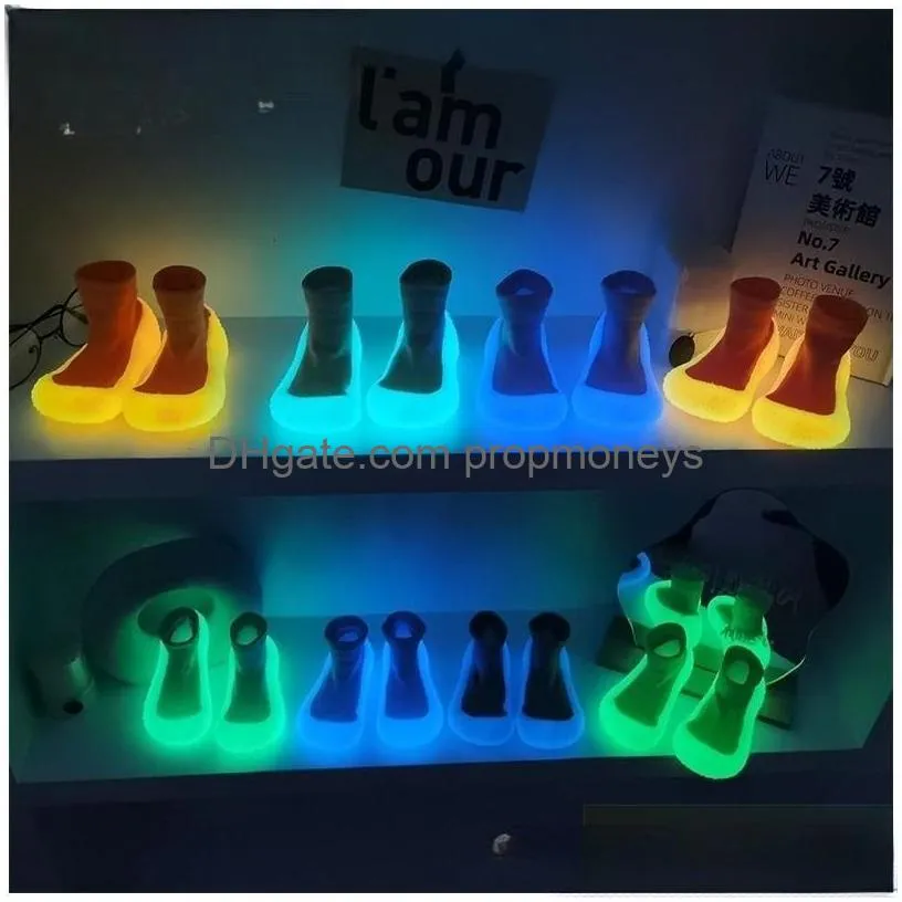 Slipper Kacakid Child Rubber Sole Floor Shoes Baby Luminous Anti-Slip Sock Uni Indoor Outdoor Kids Slippers Knit Booties 240118 Drop D Dhefx