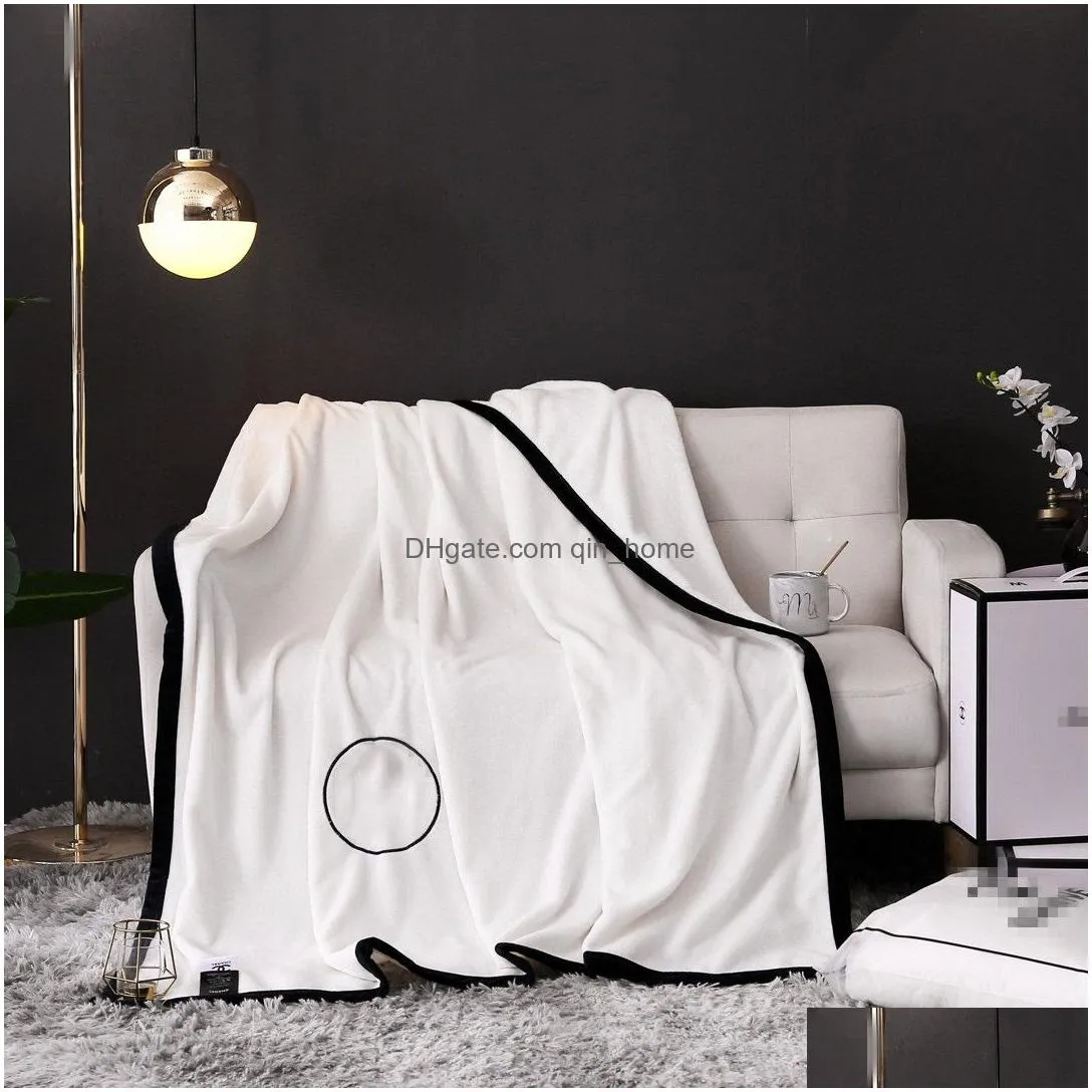 designer blanket facecloth material with letters throw blanket with gift box for travel airconditioning soft shawl sofa bed