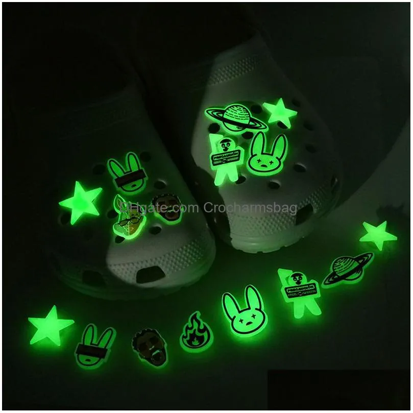 Shoe Parts & Accessories Moq 500Pcs Available Styles Glow In The Dark Clog Charm Cartoon Pattern 2D Pvc Luminous Shoe Accessories Deco Dhnwk