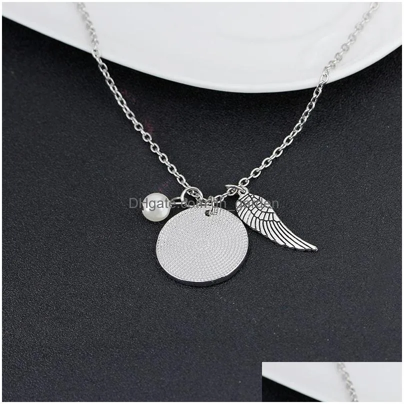 Pendant Necklaces Fashion Write A Piece Of My Heart Lives In Heaven Round Necklace For Women Remembrance Word Imitation Pearl Angel Wi Dhhfa