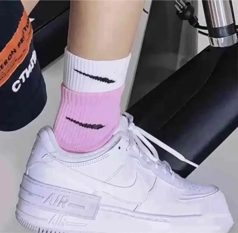 /Designer Low mid high waist solid color black white grey breathable cotton socks Letter Breathable Cotton jogging Basketball football sports socks