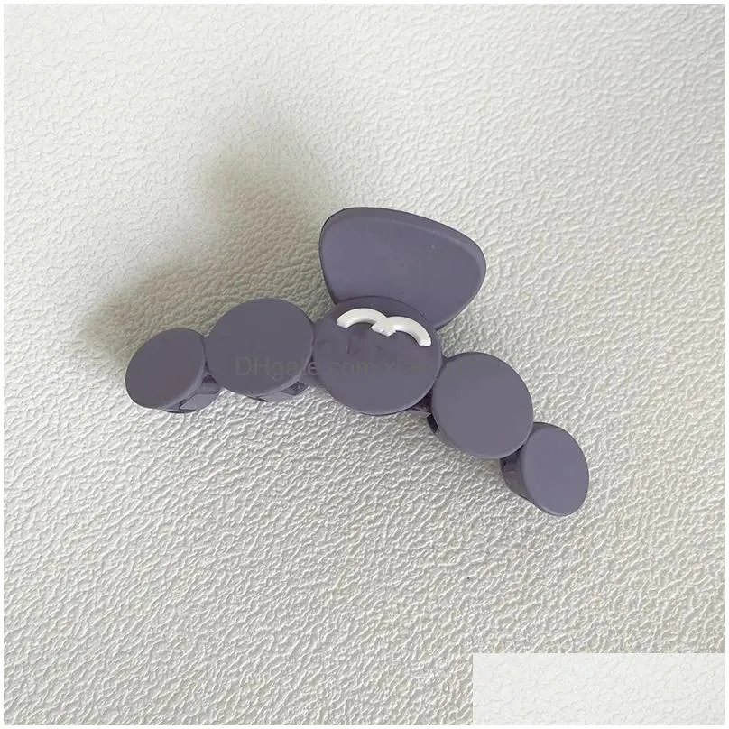 designer letter hair clip barrette frosted material round classic style for charm women girls hair claw fashion hairpin fashion accessory high quality