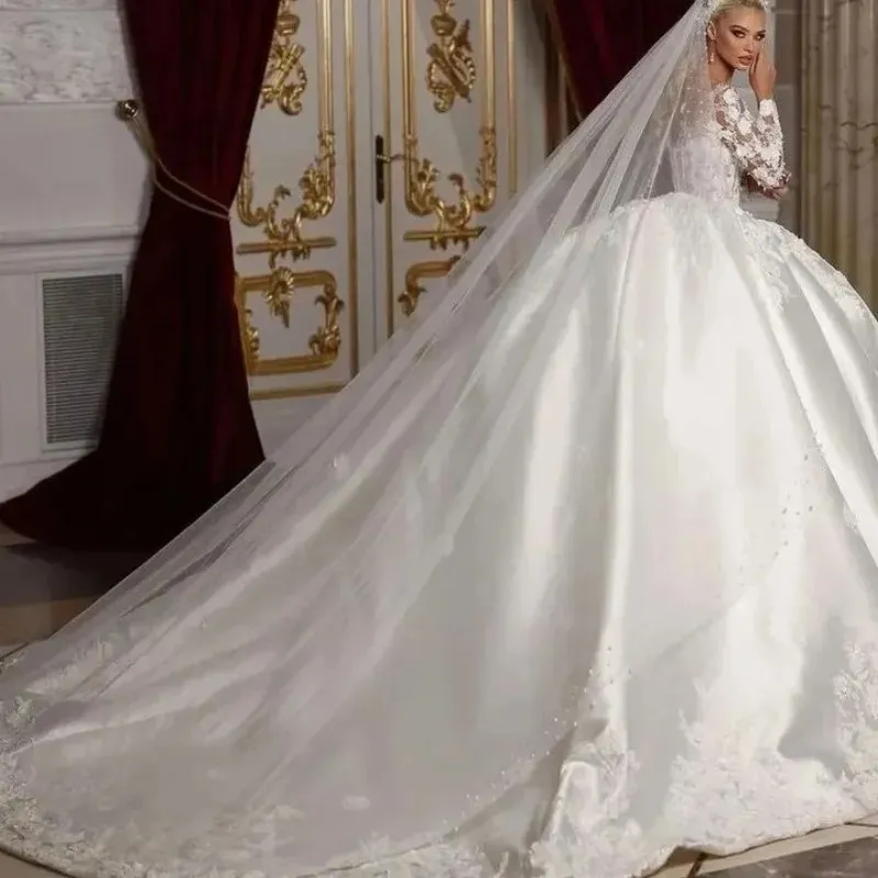 Luxury Sweetheart Neck Long Sleeve Ball Gown Wedding Dresses 2024 Delicate Applique Beading Satin Princess Bridal Gown