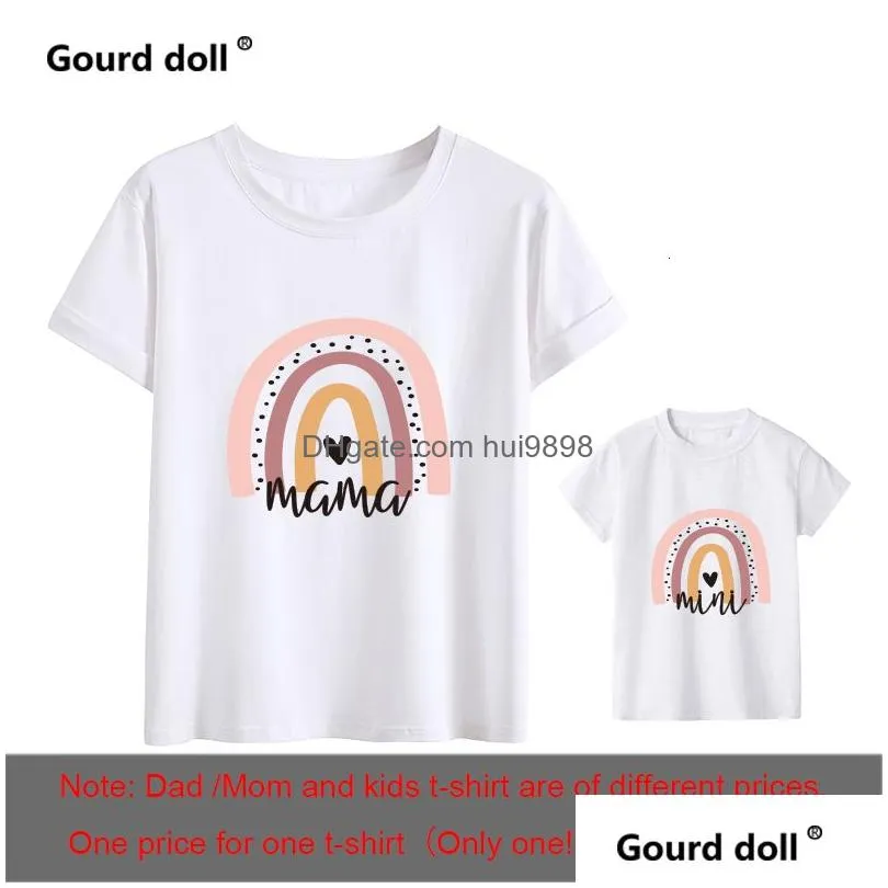 Family Matching Outfits 1Pc Fashion Mama And Mini Rainbow Print Tshirt Short Sleeve Look Tshirts Mother Daughter Clothes 230601 Drop Dhawm