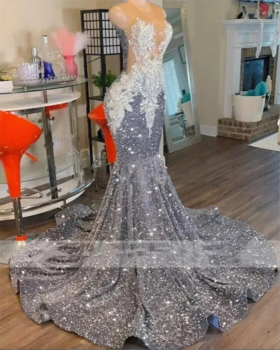 2024 Glitter Silver Mermaid Prom Dresses Luxury Sheer Neck Applique Crystal Beaded Sequins Party Gowns Evening Gowns Robe