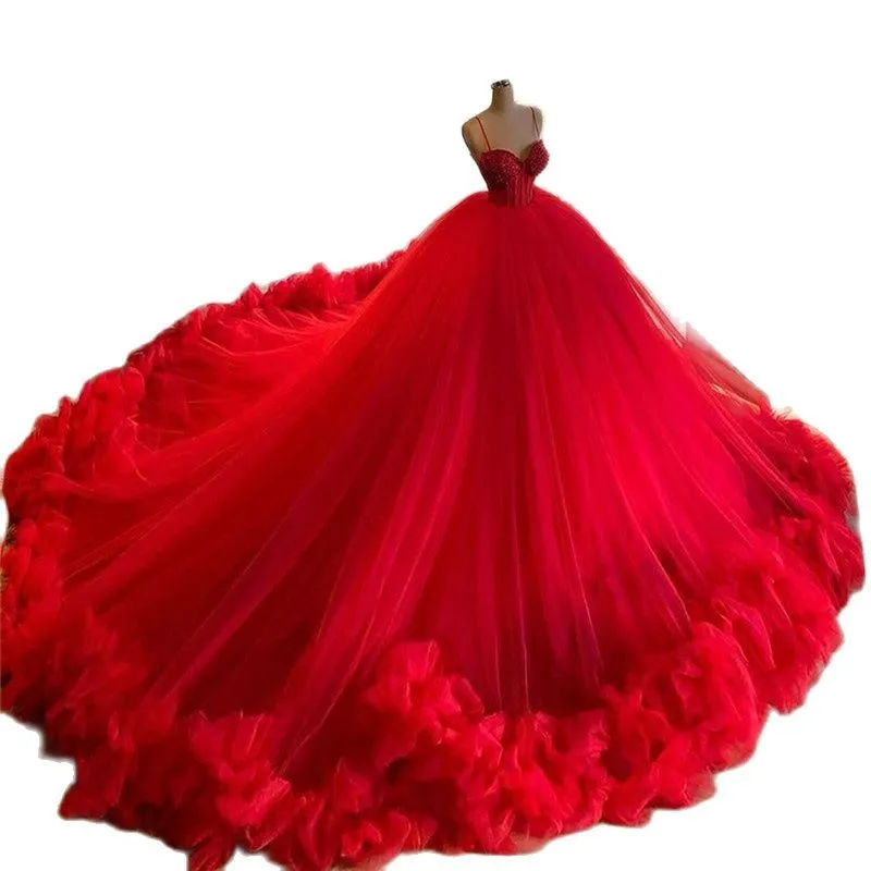 2024 Red Quinceanera Dresses Ball Gown Spaghetti Straps Lace Appliques Crystal Beads Tulle Puffy Ruffles Party Dress Prom Evening Gowns