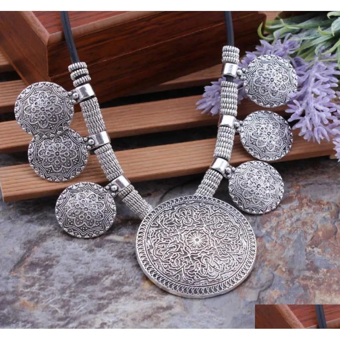 Pendant Necklaces Statement Ethnic Vintage Tibetan Sier Color Necklaces Coin Carved Flowers Round Tassels Pendants For Women2482103 Dr Dhjpk