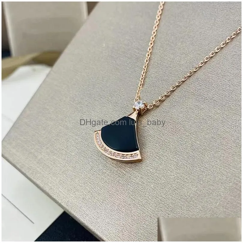 necklaces jewelry pendant necklaces brand designer necklace for women fashionable and charming fan shaped 18k gold pendant necklace