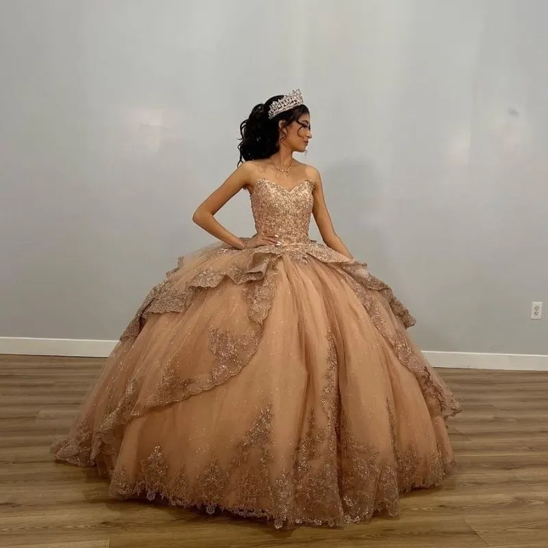 2024 Blush Pink Quinceanera Dresses Ball Gown Sweetheart Sequined Lace Appliques Crystal Beads Tulle Sequins Ruffles Puffy Party Dress Prom Evening Gowns With Bow