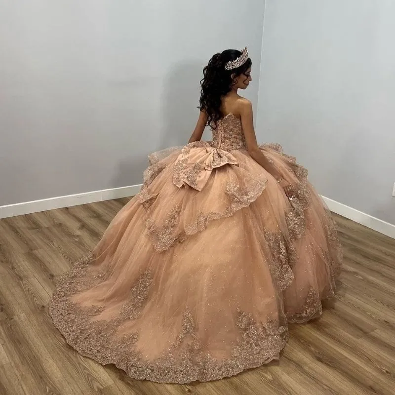 2024 Blush Pink Quinceanera Dresses Ball Gown Sweetheart Sequined Lace Appliques Crystal Beads Tulle Sequins Ruffles Puffy Party Dress Prom Evening Gowns With Bow