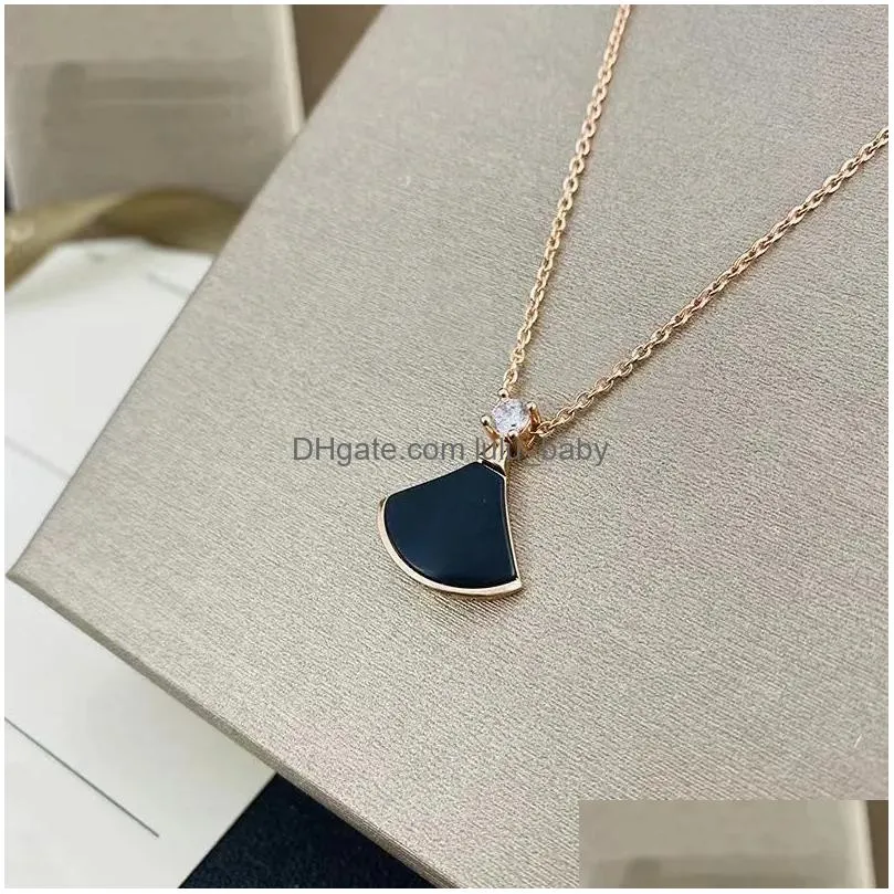 necklaces jewelry pendant necklaces brand designer necklace for women fashionable and charming fan shaped 18k gold pendant necklace