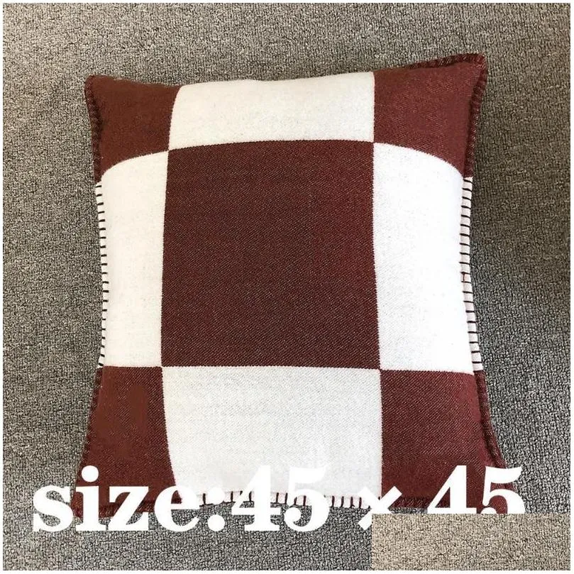 Cushion/Decorative Pillow 45X45Cm Decorative Pillow Luxury Cushion Christmas Designer Pillowcase Classic Letter Fashion Throw Cushions Dhom3