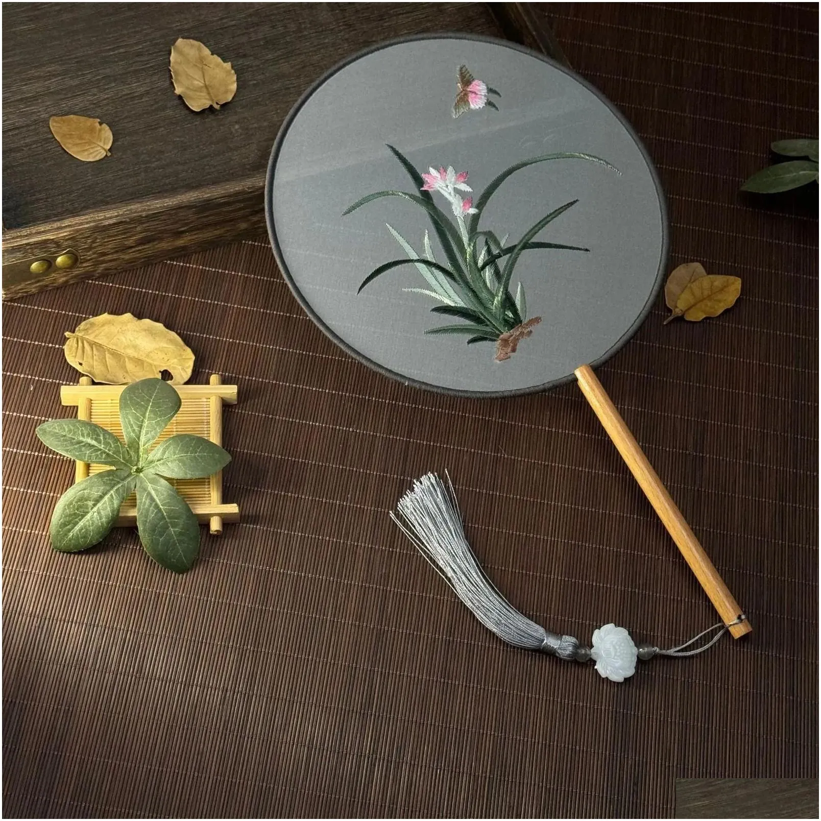 DHgate.com:Exquisite Retro Handmade Chinese Fan - Suzhou