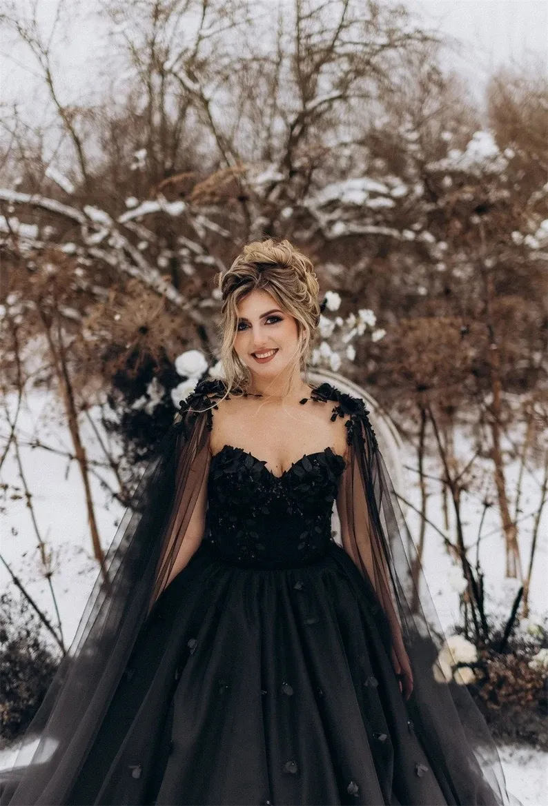 Maternity Gothic Black Ball Gown Wedding Dresses With Long Wraps Vintage Lace Appliqued Plus Size Vestidos De Novia Bridal Reception Gowns