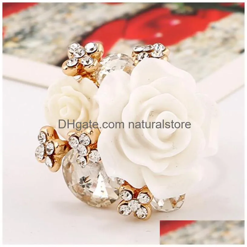 pretty rhinestone index finger band rings 8 colors resin flowers shinny round crystal ring fashion women jewelry 31x27mm