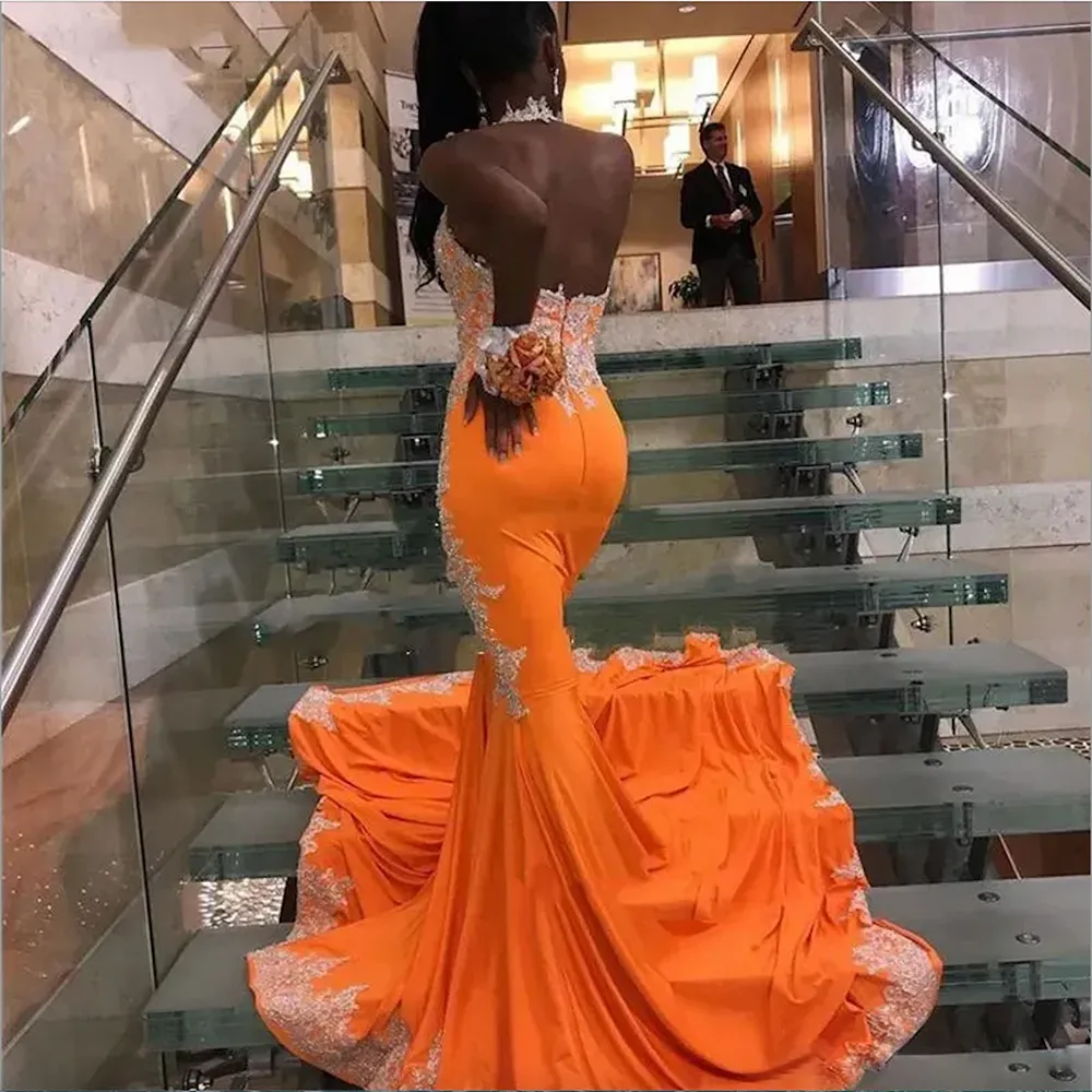 2023 Sexy Prom Dresses Orange Halter Lace Appliques Crystal Beads Backless Mermaid Evening Party Gowns Special Occasion Wears