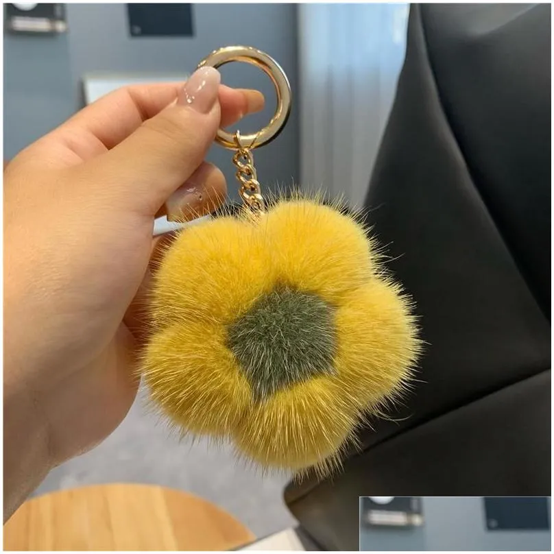 Keychains High-grade Fluffy Real Keychain Genuine Cute Flower Key Chain Metal Ring Pendant Bag Charm