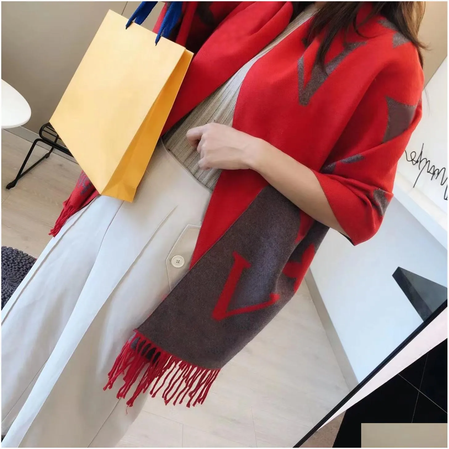 2022 designer cashmere scarf women fashion autumn/winter warm shawl scarf clothing collocation