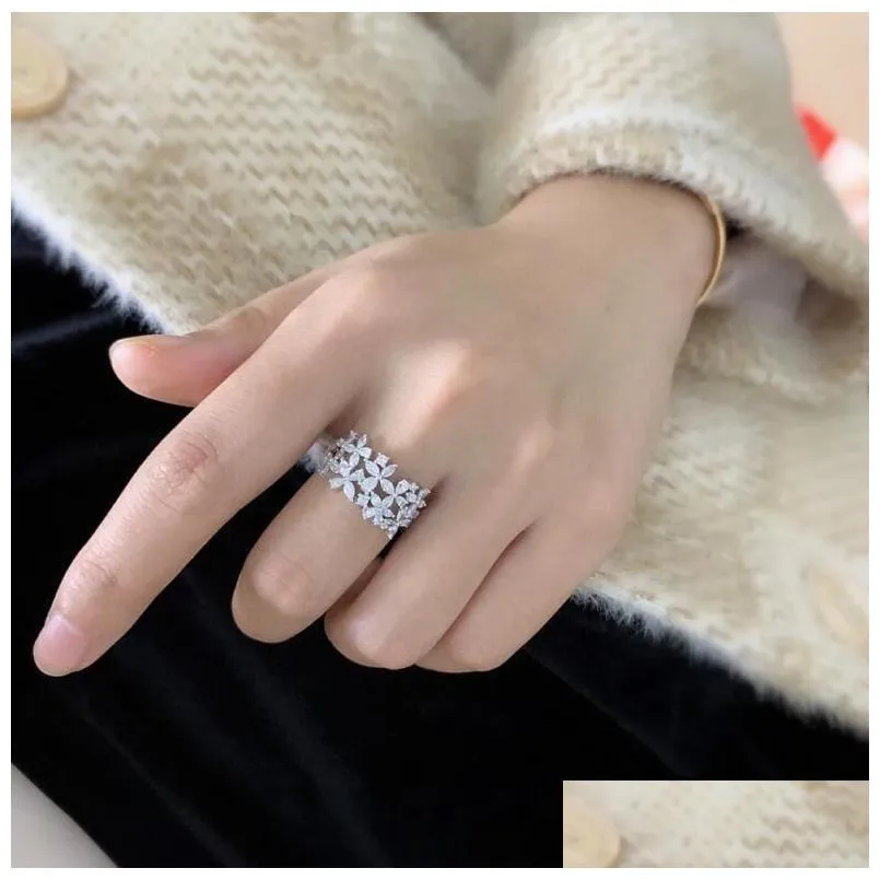 2021 New Arrival Sparkling Luxury Jewelry 925 Sterling Silver Marquise Cut Moissanite Diamond Party Women Wedding Leaf Band Ring Gift