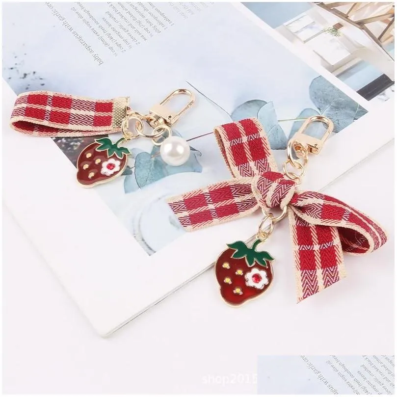 Keychains Lovely Red Plaid Ribbon Strawberry Keychain Women Girl Jewelry Simulated Fruit Bowknot Bag Car Key Holder Keyring Birthday