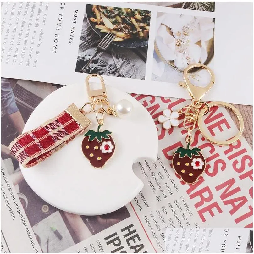 Keychains Lovely Red Plaid Ribbon Strawberry Keychain Women Girl Jewelry Simulated Fruit Bowknot Bag Car Key Holder Keyring Birthday