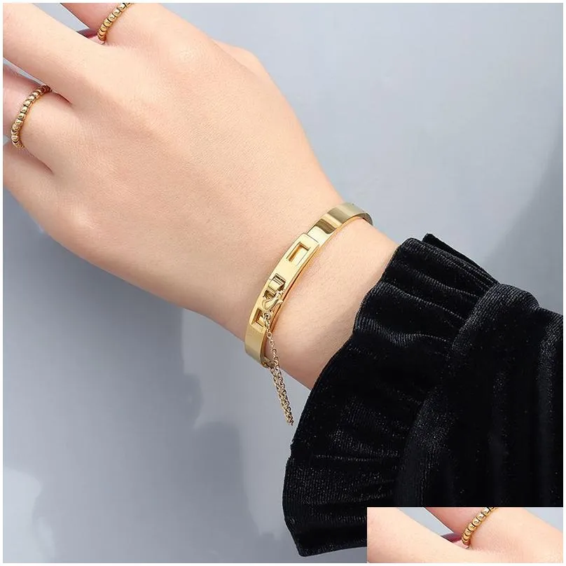 Bangle European And American Jewelry Chain Handcuff Style Buckle Adjustment Bracelet Titanium Steel Plating 2022 Korea