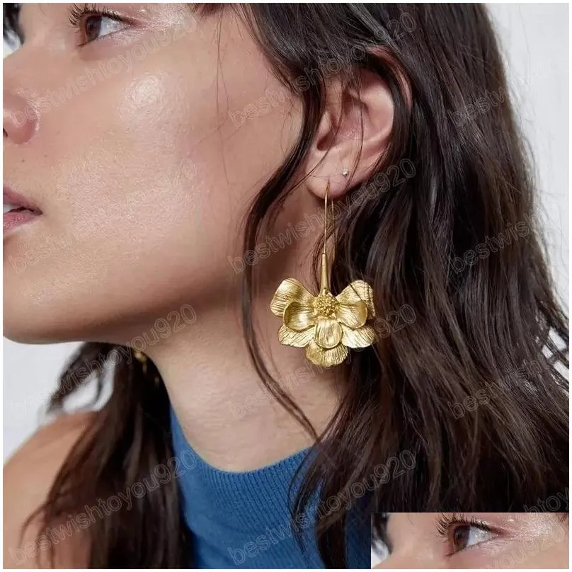 Retro Golden Metal Leaf Stud Earrings Geometric Irregular Plant Earring for Women Girls Party Travel Jewelry