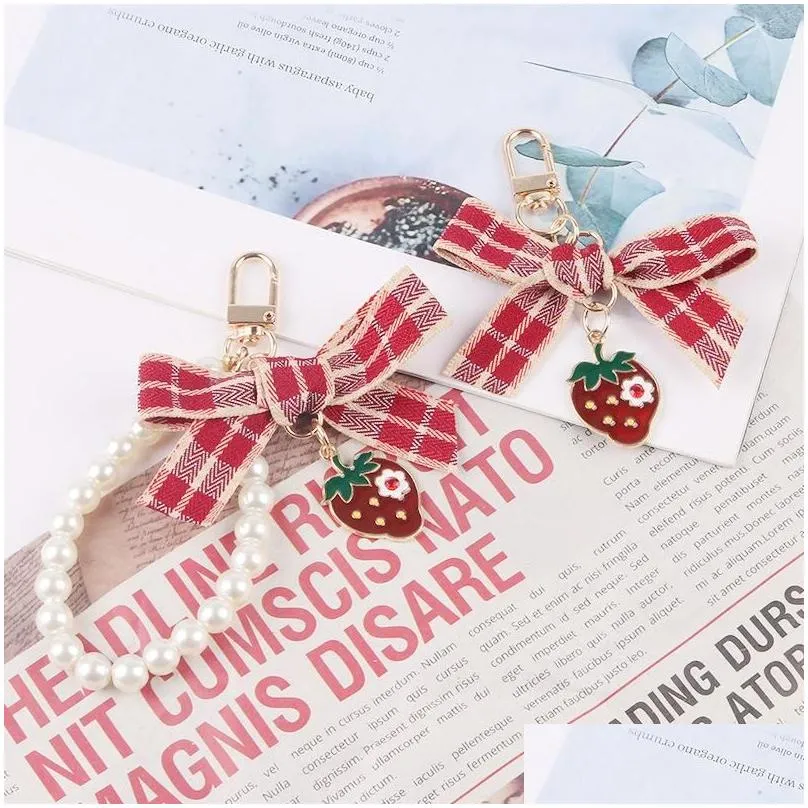 Keychains Lovely Red Plaid Ribbon Strawberry Keychain Women Girl Jewelry Simulated Fruit Bowknot Bag Car Key Holder Keyring Birthday