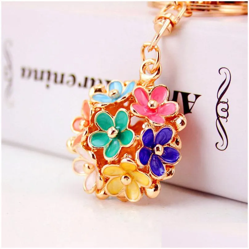 chic hollow out flower metal key chains rings exquisite purse bag buckle pendant for car keyrings keychains