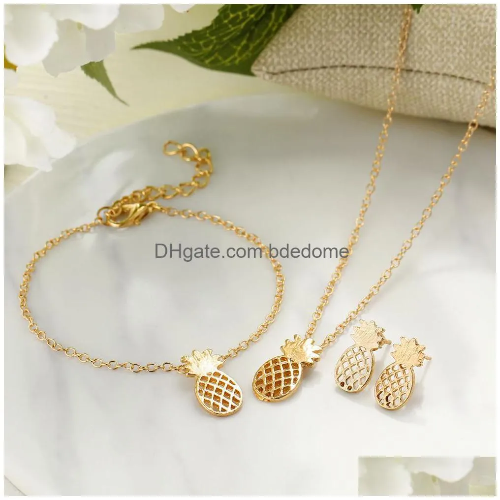 2018 fashion pineapple jewelry set hollow fruit pendant necklace bracelet stud earrings sets for women individuality jewelry