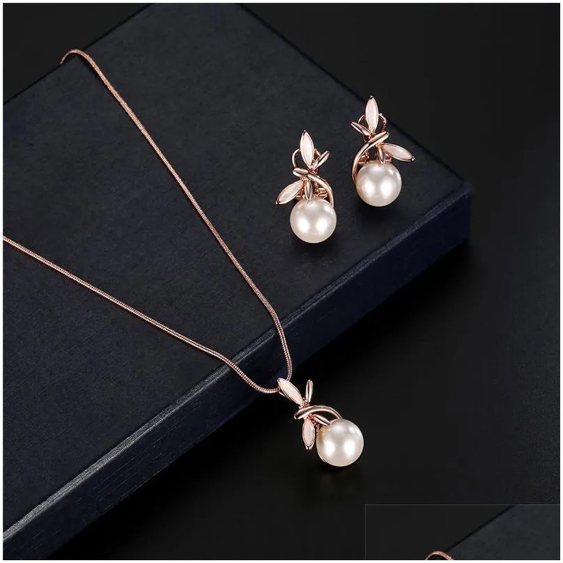 Pearl Necklace Earrings Set for Wedding Party Rose Gold Alloy Jewelry Set Fashion Trend Women Girls Lady Round Pendant Necklace