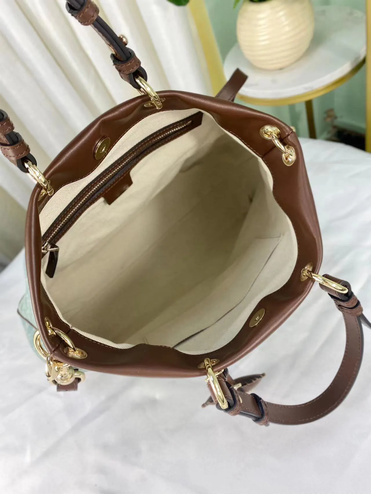 2023 designer bags Ladies Flap Crossbody Genuine Leather chain Classic Letter camera Dinner  bags