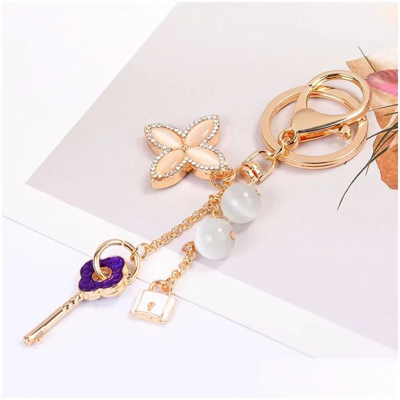 Love Lock Key Chains Ring Holder Opal Four Leaf Clover Flower Car Keyrings Women Mens Jewelry Bag Pendants Charms Fashion Couples Rhinestone Keychains