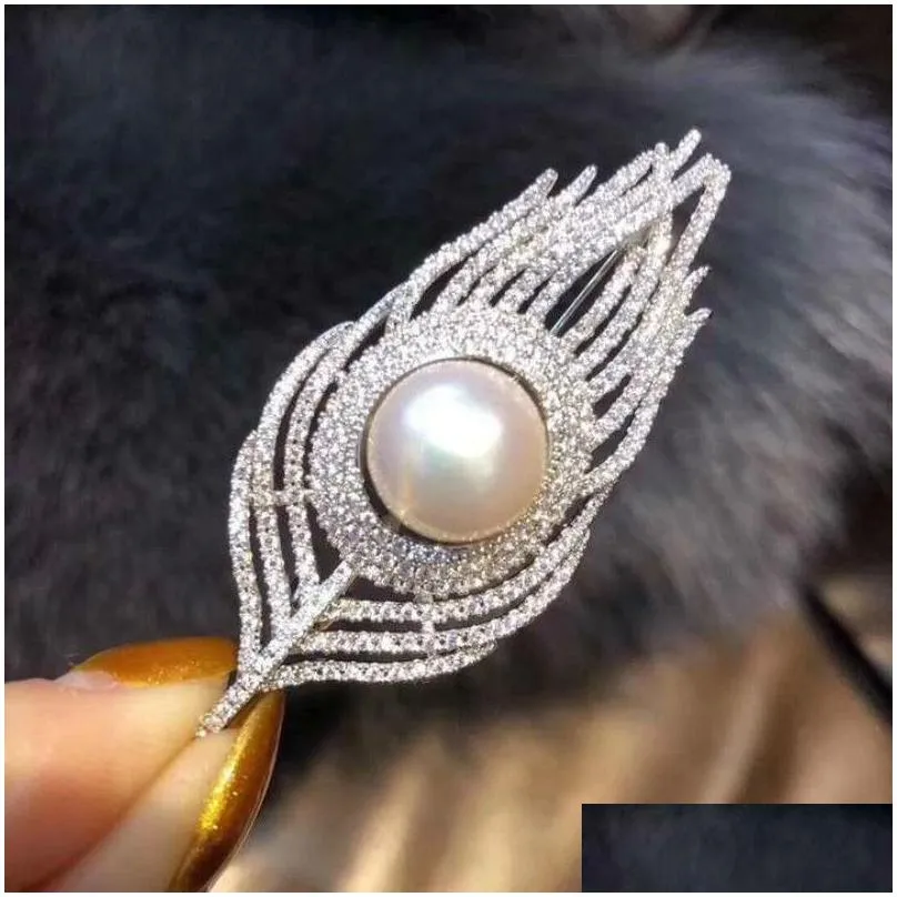 Hot Fashion Men Women Pins Brooch Yellow White Gold Plated Full CZ Feather Brooch Pin for Party Wedding Nice Gift NL-630