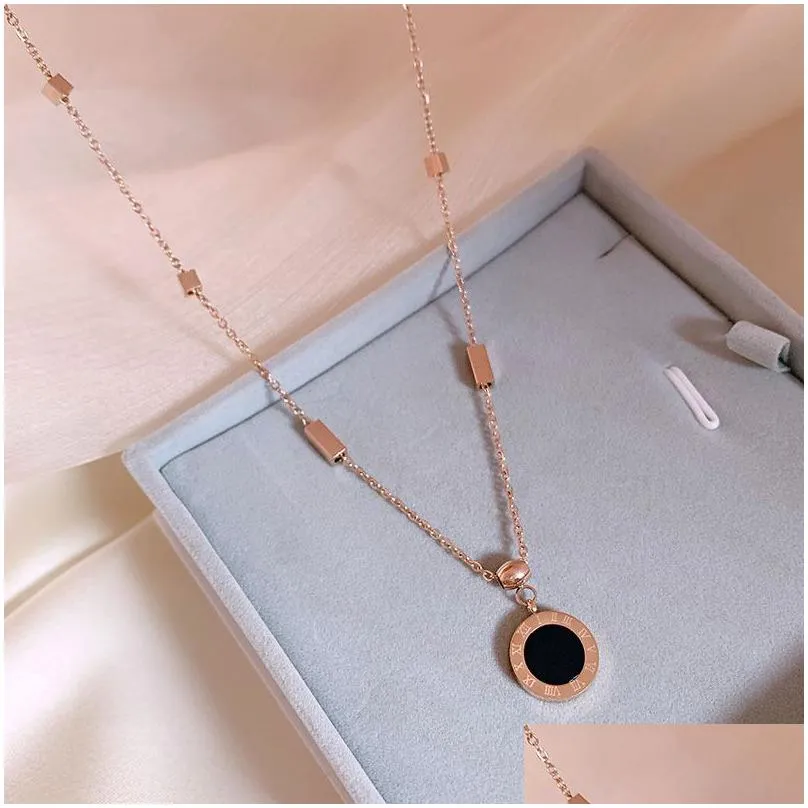 Pendant Necklaces Rose Gold Titanium Steel Necklace Female Double Side Roman Numeral Black And White Disc Pendant Not Fade Short All-M Dh6Js