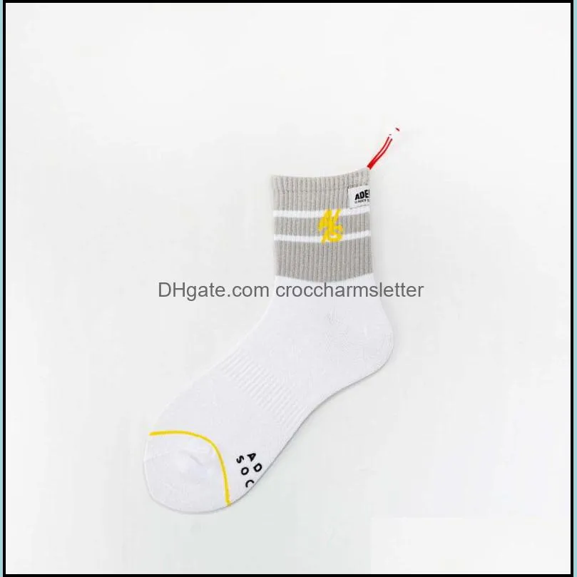 sewn label pendant casual socks cotton medium tube socks mens and womens sports