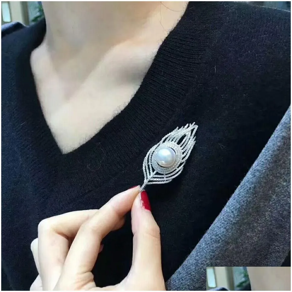 Hot Fashion Men Women Pins Brooch Yellow White Gold Plated Full CZ Feather Brooch Pin for Party Wedding Nice Gift NL-630
